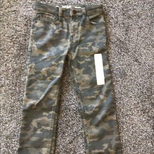 Cat and Jack - Boys -  Size 5 -  camouflage